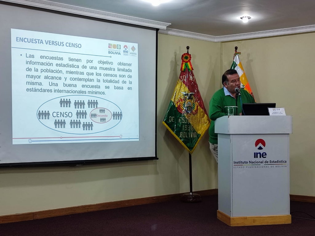 Director general ejecutivo del INE, Humberto Arandia en conferencia de prensa respecto a los datos difundidos por el ICE de la gobernación de Santa Cruz.