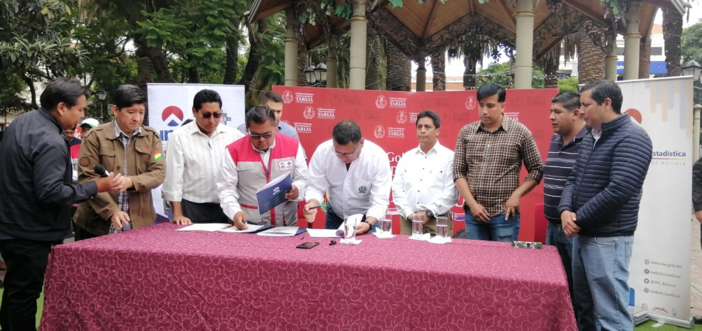 firma de convenio de cooperación interinstitucional entre el INE y el gobierno autónomo departamental de tarija
