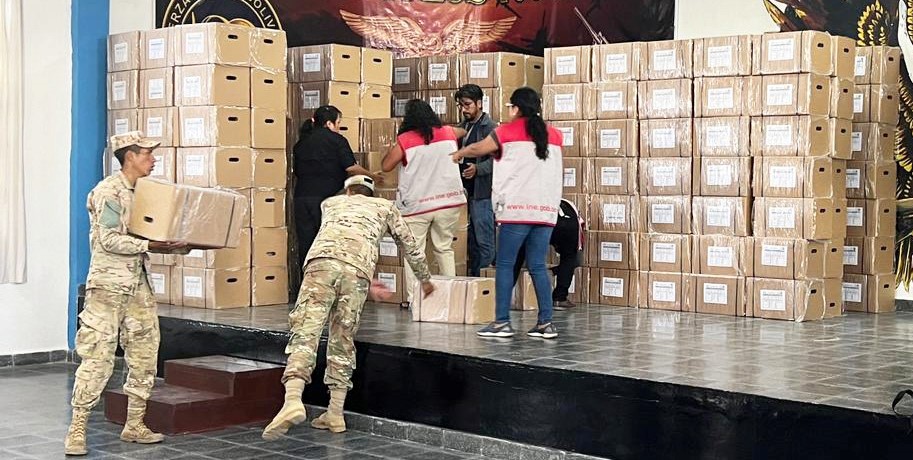 4.126 cajas con Material Censal arribaron al departamento de Tarija