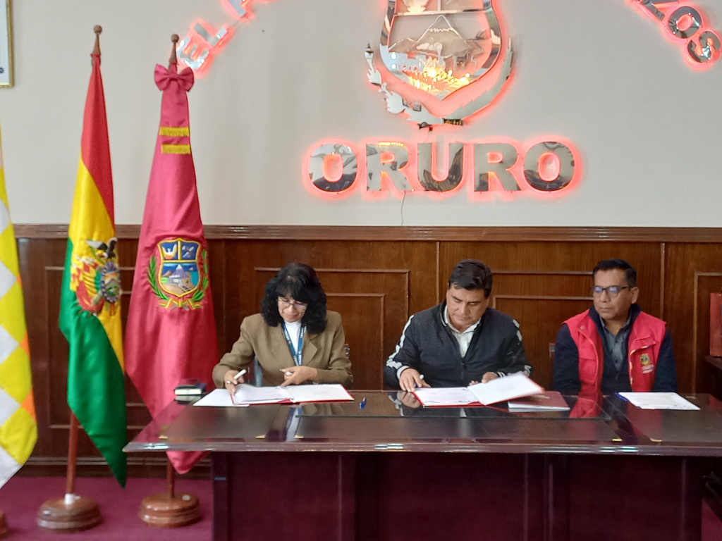 firma de convenio entre el INE y la Gobernación