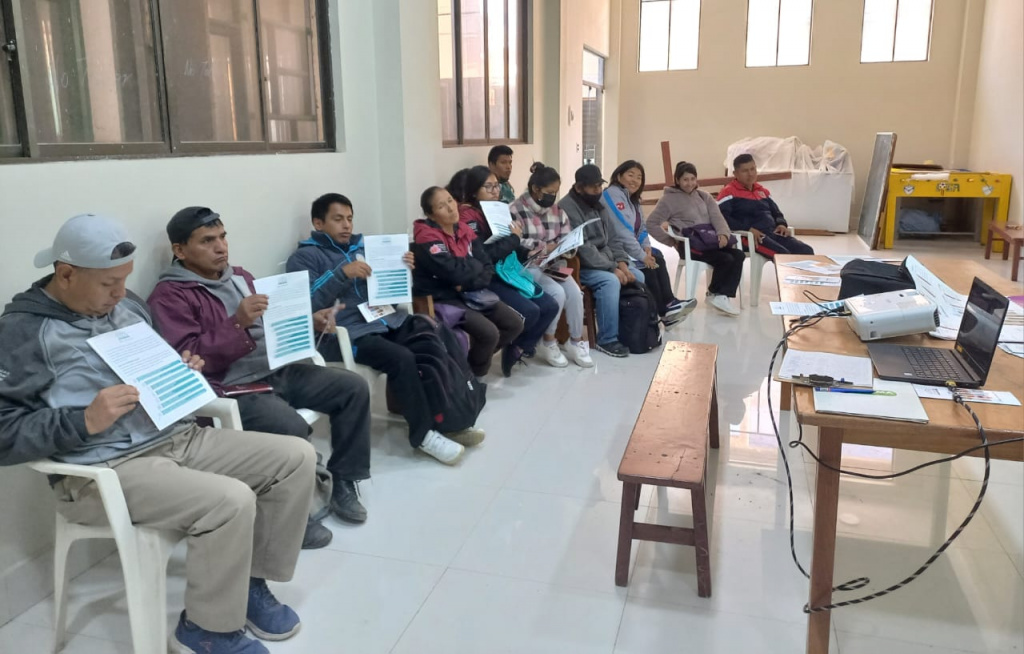 Oruro: Personas con discapacidad auditiva se informan sobre los detalles del Censo 2024