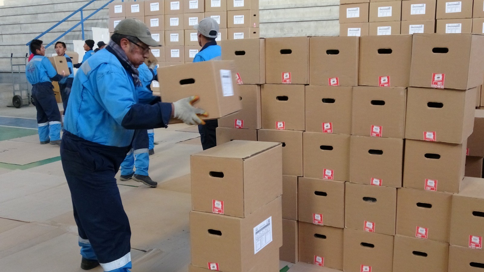 Llega material censal de Pando al centro de acopio nacional