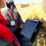 Actualizadores utilizan dispositivos móviles en la prueba piloto realizada en Laja. (16/08/2021)