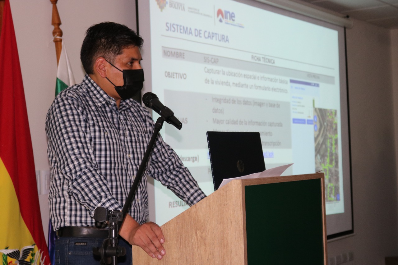 Miguel Medina, Director de Informática, Cartografía e Infraestructura Espacial del INE en la socialización. (24/03/2022)