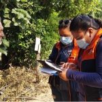 Actualizadores registran datos de un comunario de El Torno, durante la prueba piloto (24/08/2021)