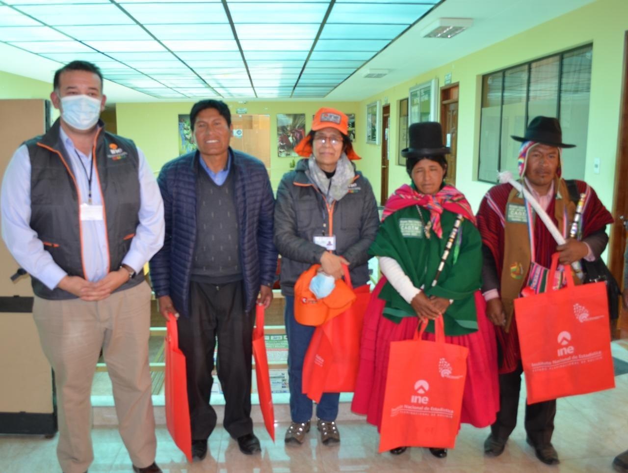 Marcelina Tapia recibe en su domicilio en Taraco a uno de nuestros brigadistas. (09/08/2021)