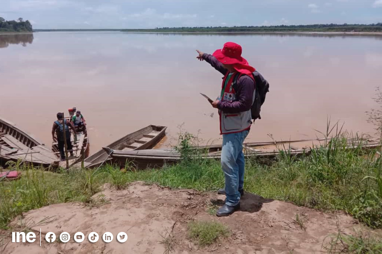 Actualizadores del INE recorren los rincones del departamento Pando, Municipio San Pedro, Río Orton.