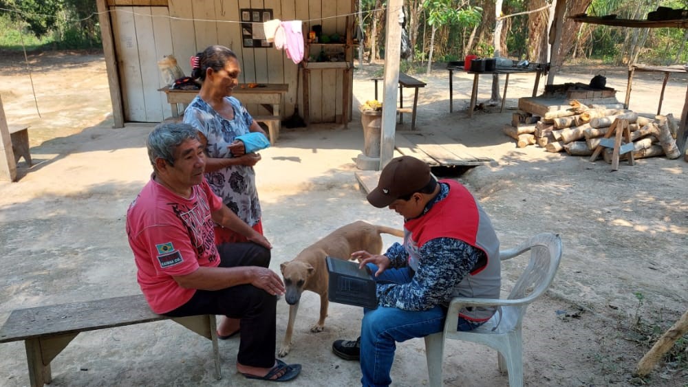 1.-Actualizador-visita-las-viviendas-de-la-comunidad-de-Santa-Maria-Beni.
