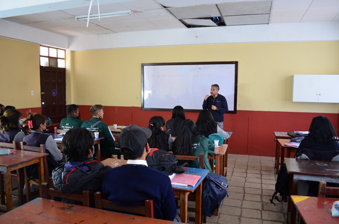 INE valida con estudiantes contenido de textos que incluyen cultura estadística y del censo