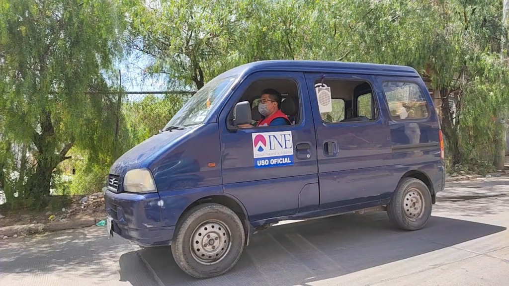2.-Vehiculos-de-INE-transitan-por-la-OTB-Alto-Cochabamba-para-anunciar-el-ingreso-de-las-brigadas.-1024x576